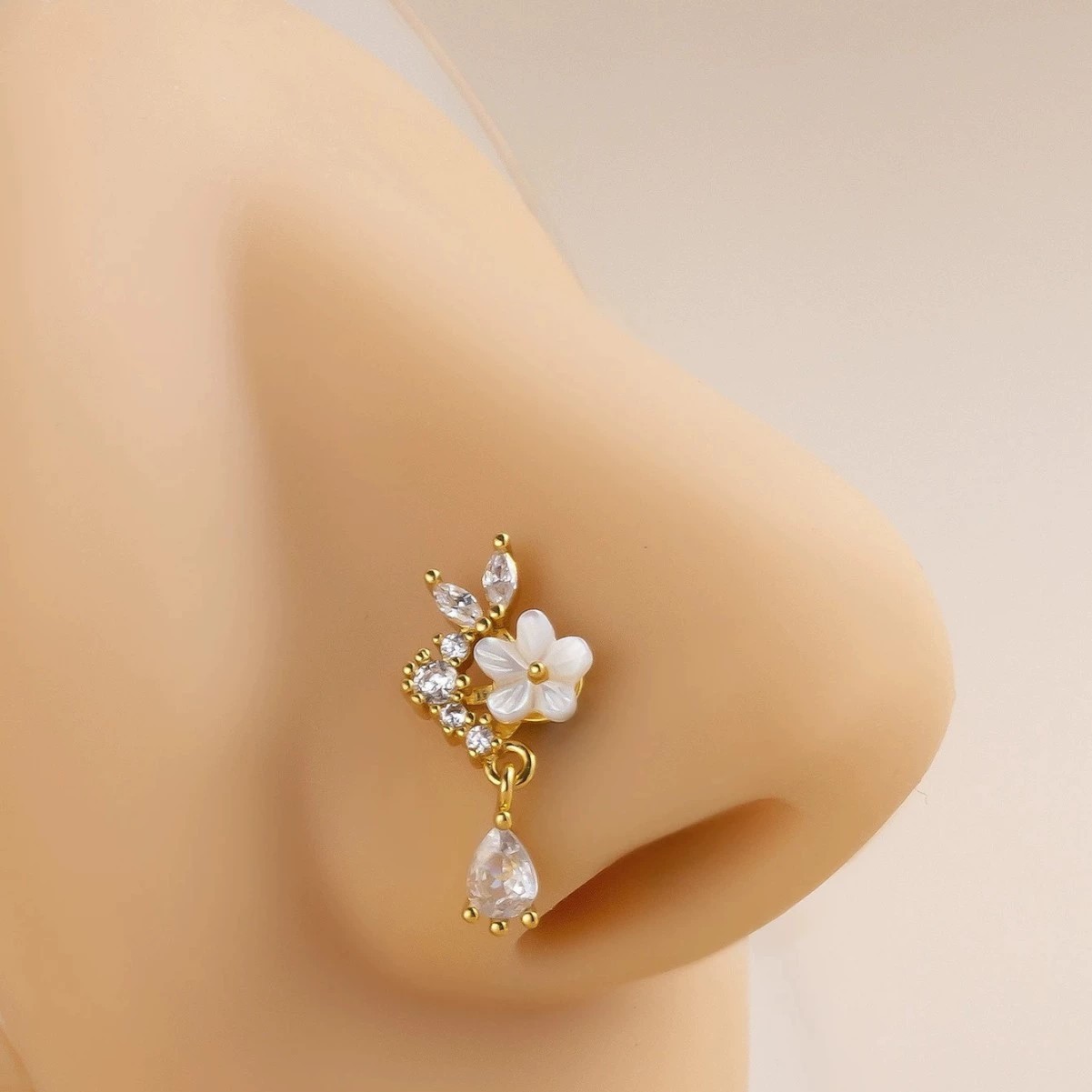Gold Flower Nose Ring with Dan - đánh giá và giá Body Jewelry Nose Studs