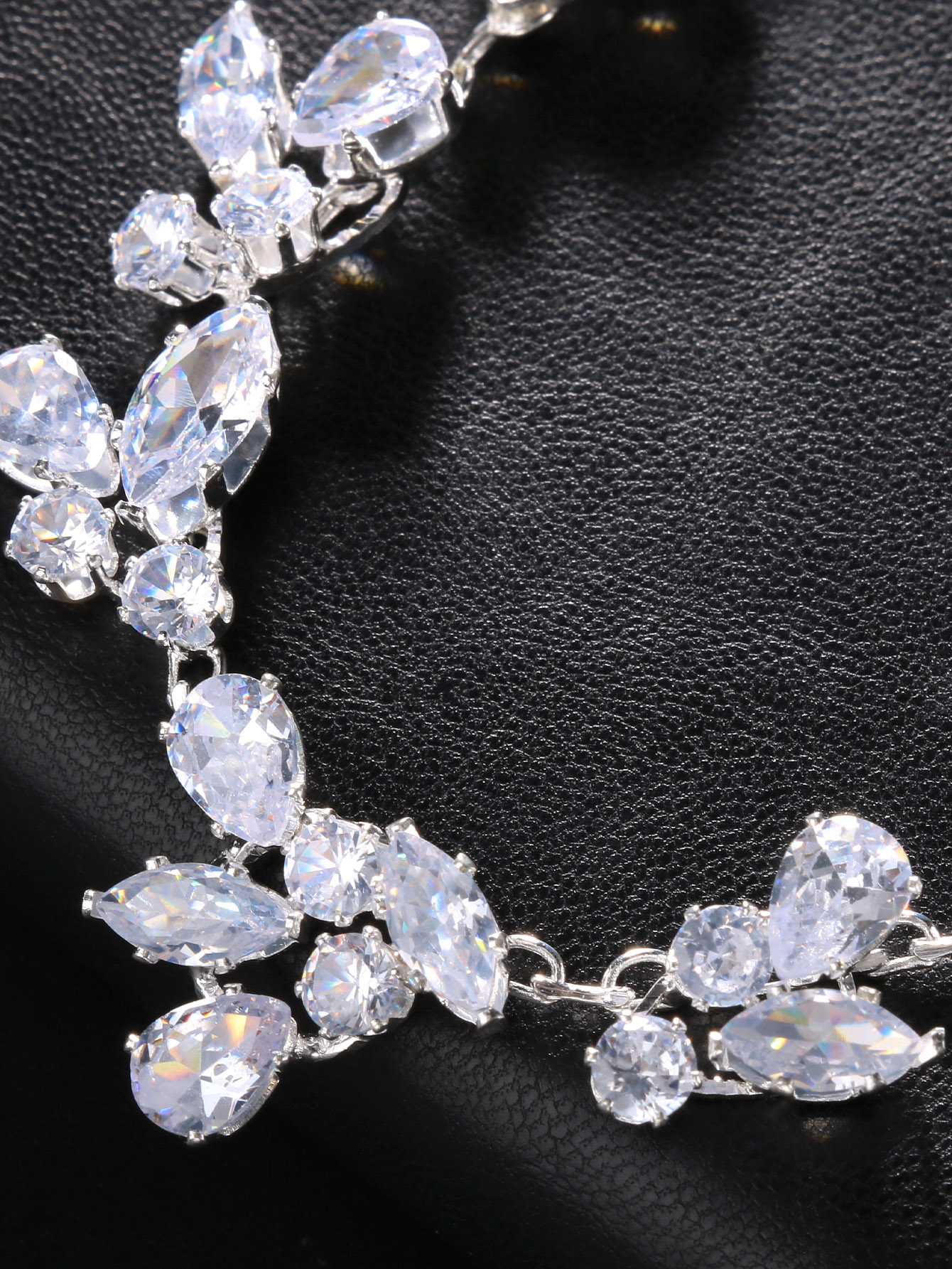 Crystal Leaf Backdrop Necklace - đánh giá và giá Body Jewelry Necklace